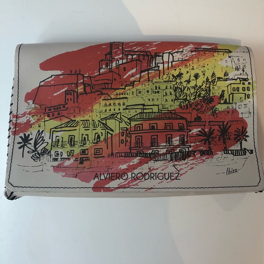 Alviero Rodriguez Clutch